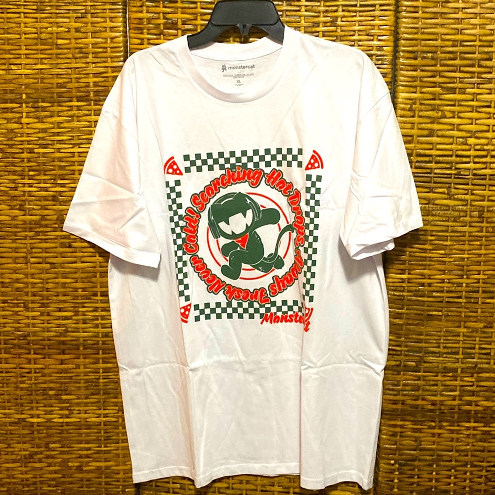 New in package Monstercat Scorching hot dogs, always fresh, never cold! Tee XL